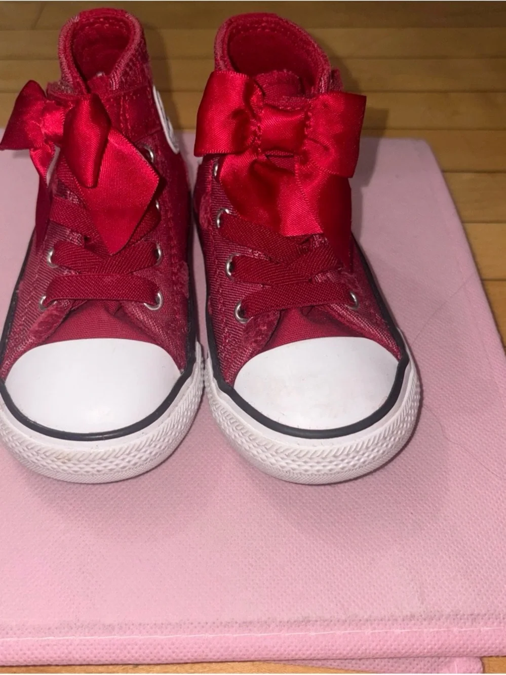 Converse bright red